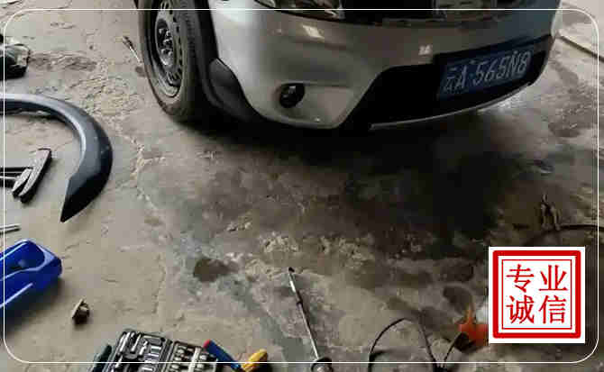 郊区汽车中途维修
